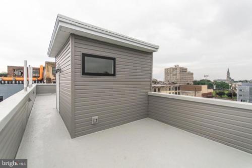 Roof-top patio